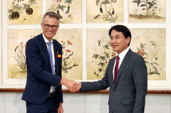 김진태 강원지사 찾은 레고랜드 총괄 사장