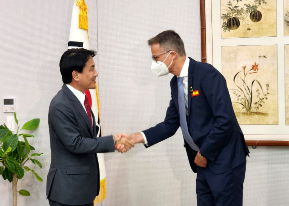 김진태 강원지사 찾은 레고랜드 총괄 사장