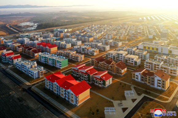 북한, 연포온실농장 마을에서 새집들이 행사