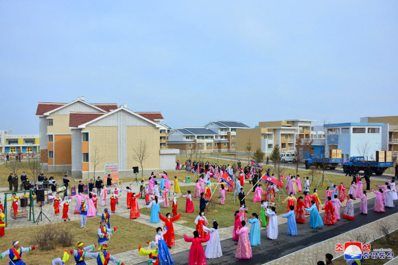 북한, 연포온실농장 마을에서 새집들이 행사