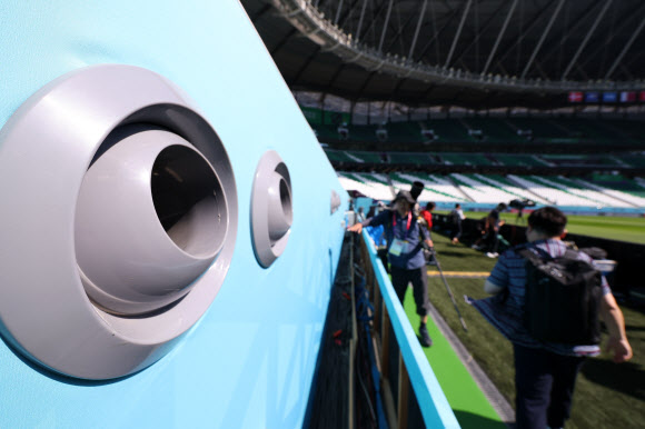 한국 축구 국가대표팀이 2022 카타르월드컵 H조 리그 경기를 펼칠 알라얀의 에듀케이션 시티 스타디움은 그라운드에 바람을 불어넣는 에어컨이 설치돼 있어 20도 안팎의 온도를 유지시킨다. 알라얀 연합뉴스