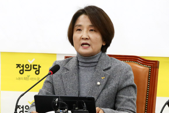 이은주 정의당 원내대표가 15일 서울 여의도 국회에서 열린 의원총회에 참석해 발언하고 있다. 2022.11.15 뉴시스