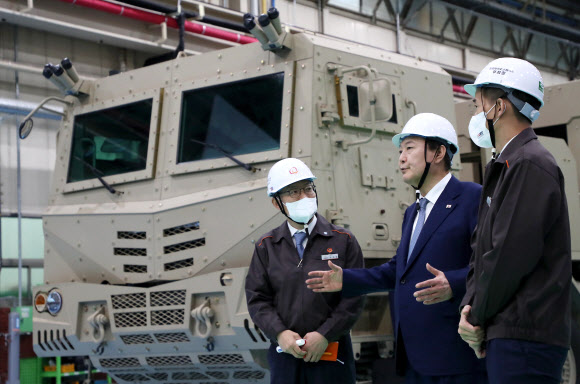 K방산 수출 현장 방문한 윤석열 대통령