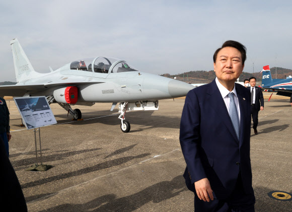 FA-50 경공격기 관람 마친 윤 대통령