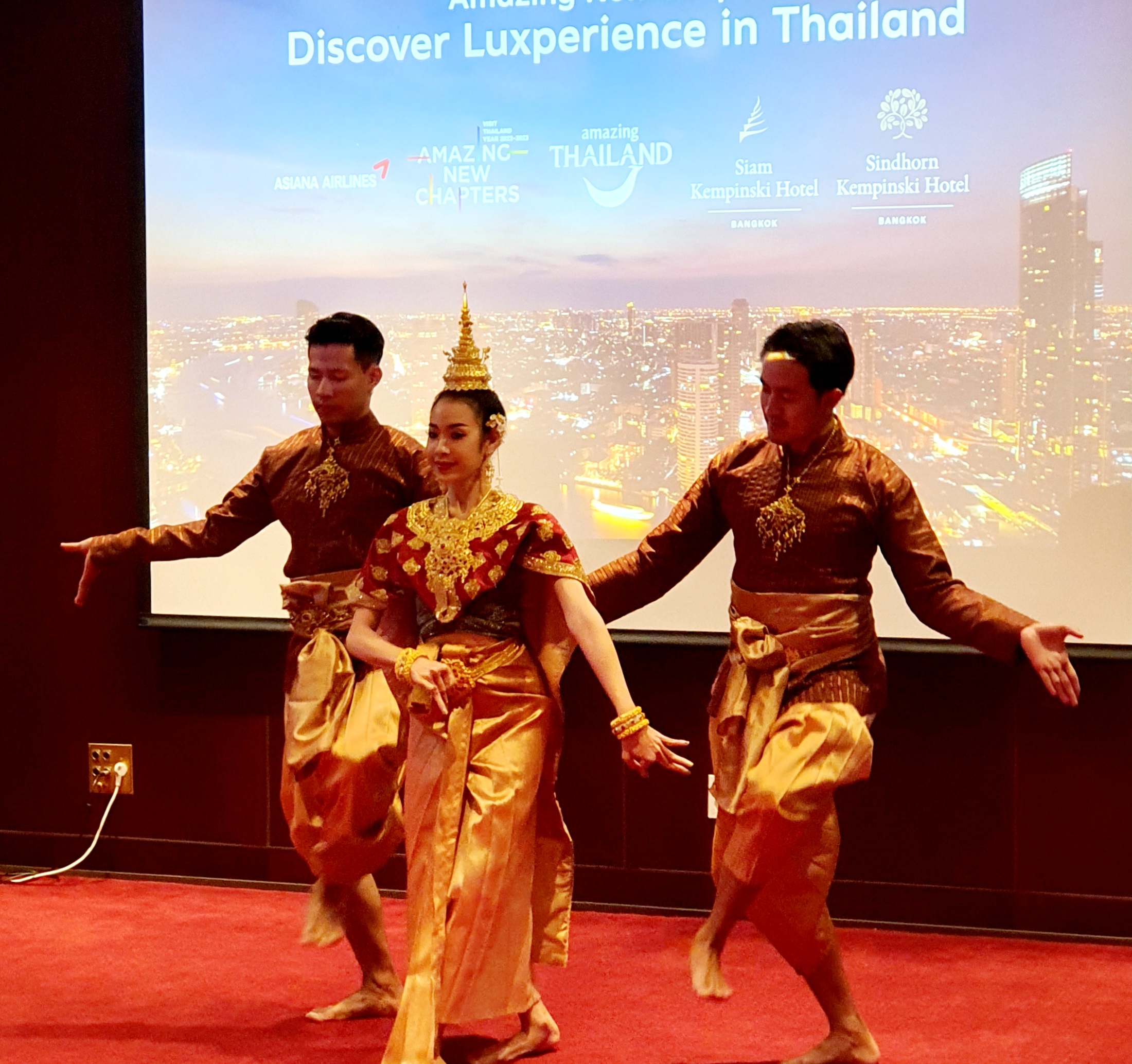 25일 서울 퇴계로의 한 호텔에서 열린 태국관광청 행사에서 태국 무용수들이 전통춤을 선보이고 있다.