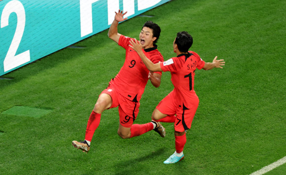 28일 오후(현지시간) 카타르 알라이얀의 에듀케이션 시티 스타디움에서 열린 2022 카타르 월드컵 조별리그 H조 2차전 대한민국과 가나의 경기. 조규성이 동점골을 넣고 환호하고 있다. 2022.11.28  연합뉴스