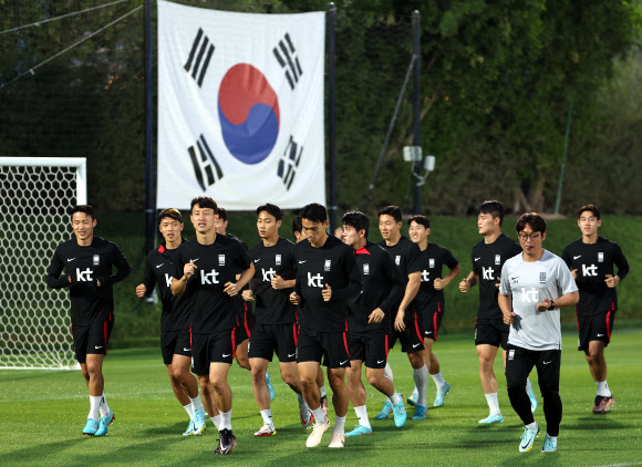 러닝으로 몸 푸는 축구 대표팀