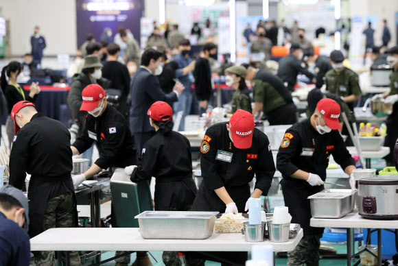 군인 요리대회 ‘황금삽 셰프 어워즈’ 개막