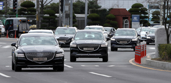 ‘로드 탁송’으로 옮겨지는 신차