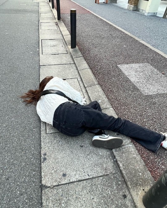 방송인 양미라가 일본에서 크게 넘어지는 사고를 당했다. SNS 캡처