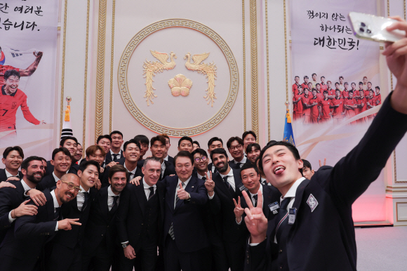 尹·월드컵 대표팀 ‘영빈관 셀카’