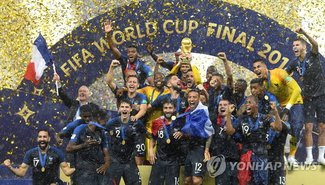4년 전 러시아월드컵 결승에서는 프랑스가 크로아티아를 누르고 20년 만의 우승을 축하했다. 연합뉴스 자료사진