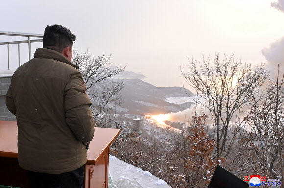 북한 “15일 서해위성발사장서 대출력 고체발동기 시험성공”