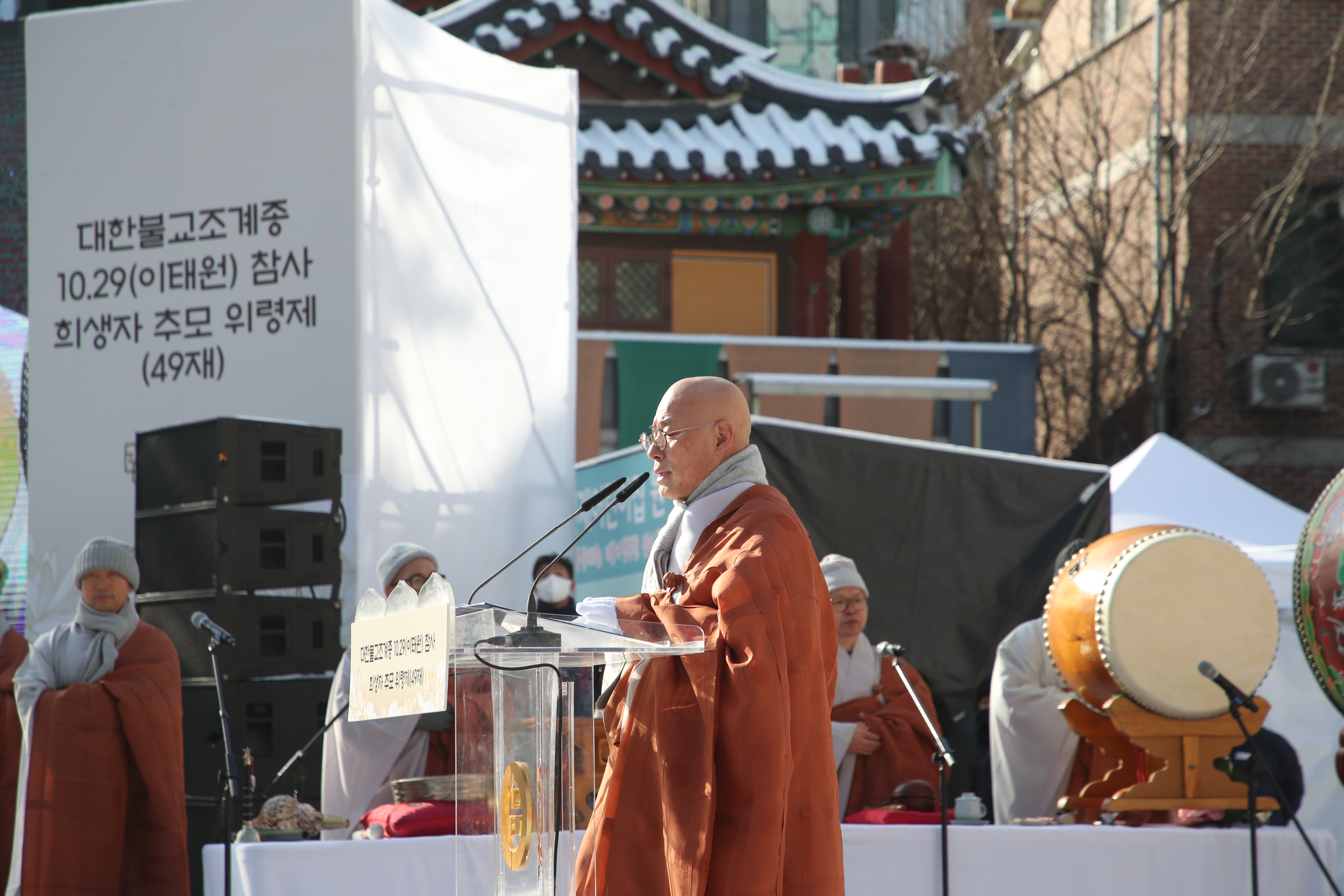 추모 법문을 낭독하는 진우 스님. 조계종 제공