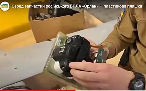 정찰드론에 DSLR 카메라 붙인 러시아군. 우크라이나군 유튜버 촬영분.