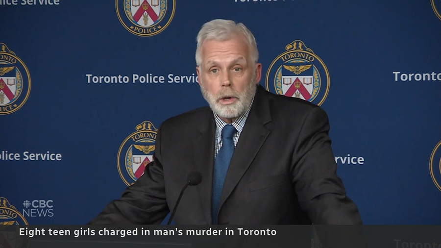 캐나다 토론토에서 10대 소녀 8명이 50대 노숙자를 집단 살해한 사건과 관련해 캐나다 경찰이 20일(현지시간) 기자회견을 하고 있다. 2022.12.20 CBC방송 홈페이지 캡처