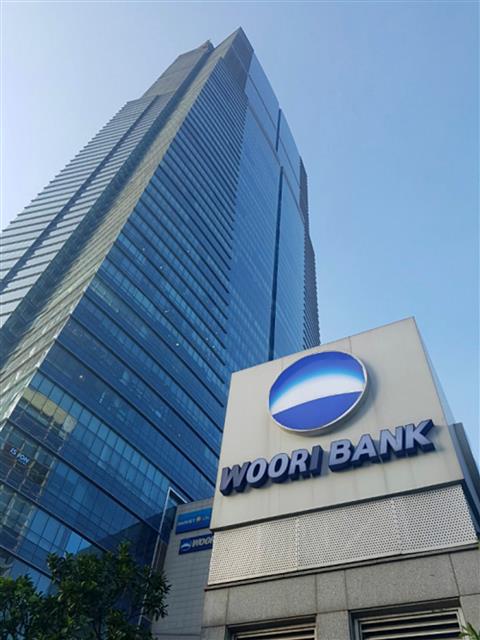 베트남 하노이 경남 랜드마크타워에 위치한 베트남 우리은행 본사 전경. 우리은행은 1997년 국내 은행 최초로 하노이에 지점을 개설했으며 20년 뒤인 2017년 현지 법인을 설립했다. 우리은행 제공