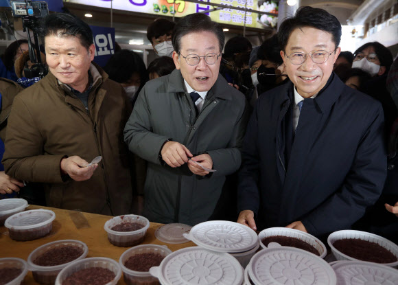 안동 시민들과 얘기하는 이재명