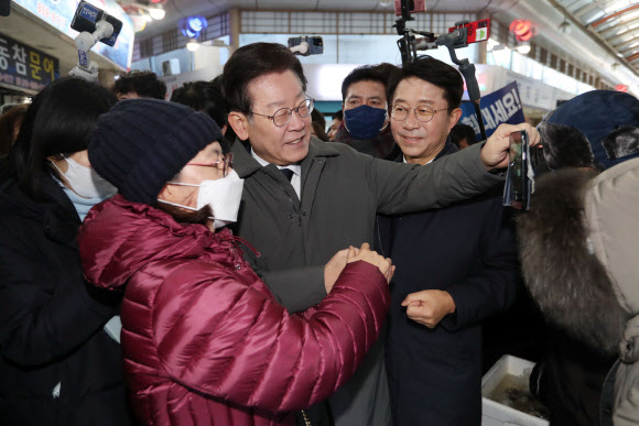 이재명, 안동 중앙신시장 방문