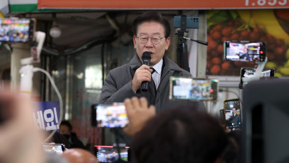 안동 찾은 이재명, 중앙신시장 방문