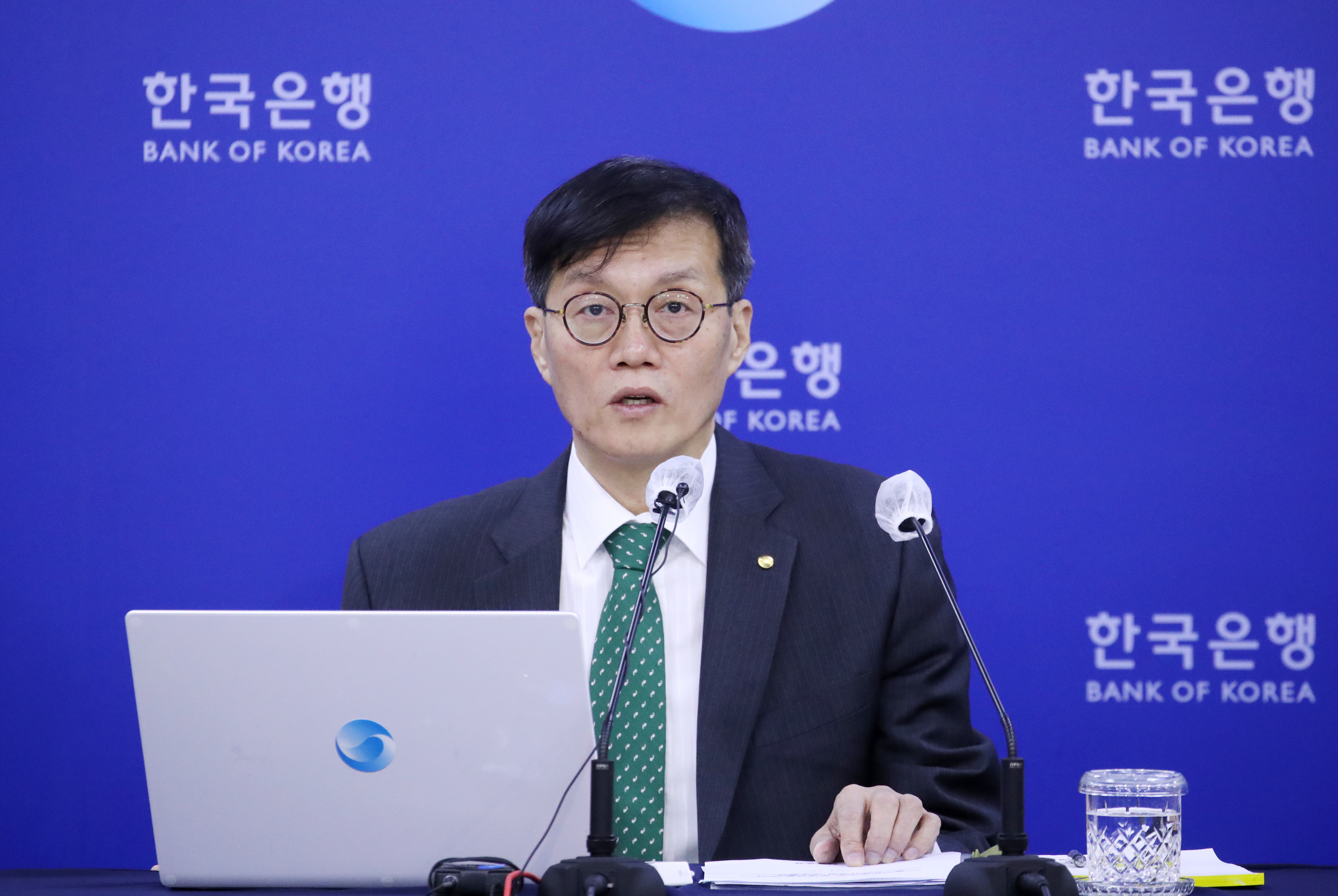 이창용 한국은행 총재가 지난 20일 서울 중구 한국은행 기자실에서 열린 2022년 하반기 물가설명회에서 물가안정목표 운영상황에 관해 설명하고 있다.