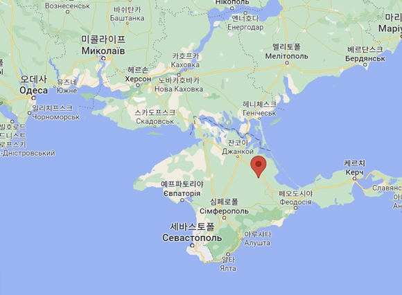 23일(현지시간) 크림반도(크름반도) 주요도시 심페로폴에서 북동쪽으로 95㎞ 떨어진 로즐리비 마을(지도 빨간표시)의 유류창고 근처에서 폭발이 보고됐다. 2022.12.24  구글맵