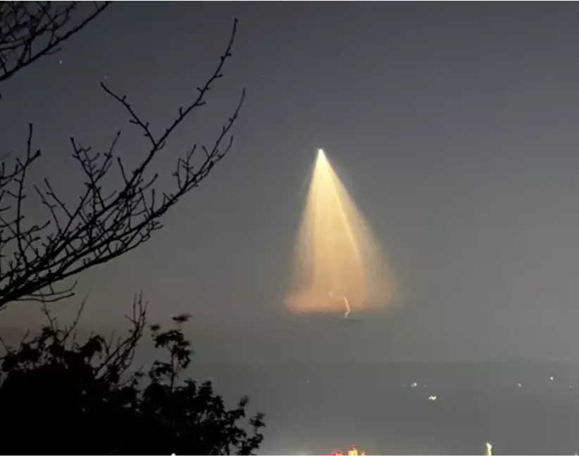 최근 중국 동북지역인 지린, 랴오닝성 등에서 UFO라는 제보가 잇따랐던 발사체의 모습. 사진_하오칸 캡쳐