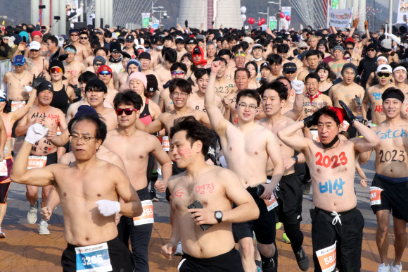 ‘2023 비상하자!’
