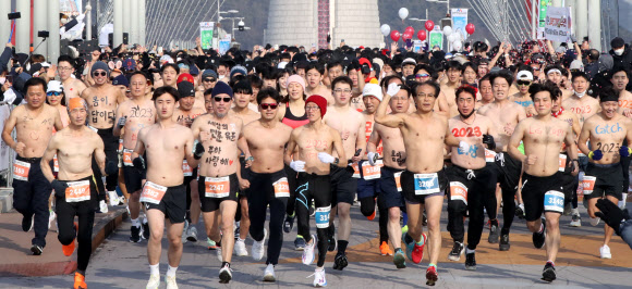 ‘2023년 첫 마라톤, 힘차게 출발!’