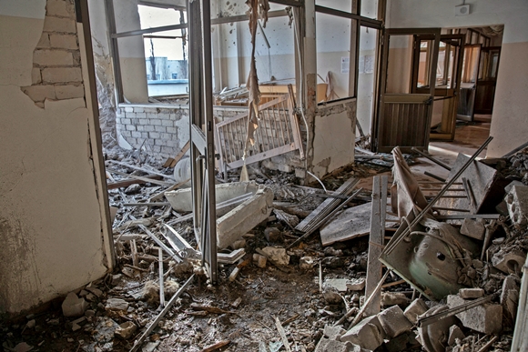 1일(현지시간) 밤 러시아군 공격으로 파괴된 우크라이나 헤르손 시내의 한 어린이병원 집중치료실. 2023.1.2  로이터 연합뉴스