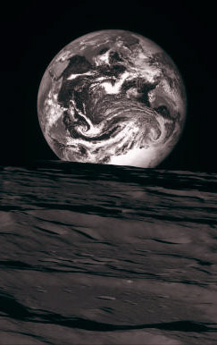 한국항공우주연구원이 지난달 17일 다누리의 궤도진입기동 이후 달 상공에서 다누리가 촬영한 달 지표와 지구 영상일부를 공개했다. 사진은 지난달 24일 다누리가 달 상공 344km에서 촬영한 지구. 2023.1.3 한국항공우주연구원 제공