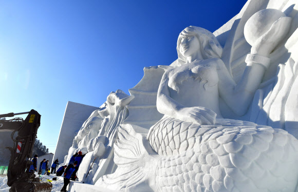 화천산천어축제 눈조각 제작 한창