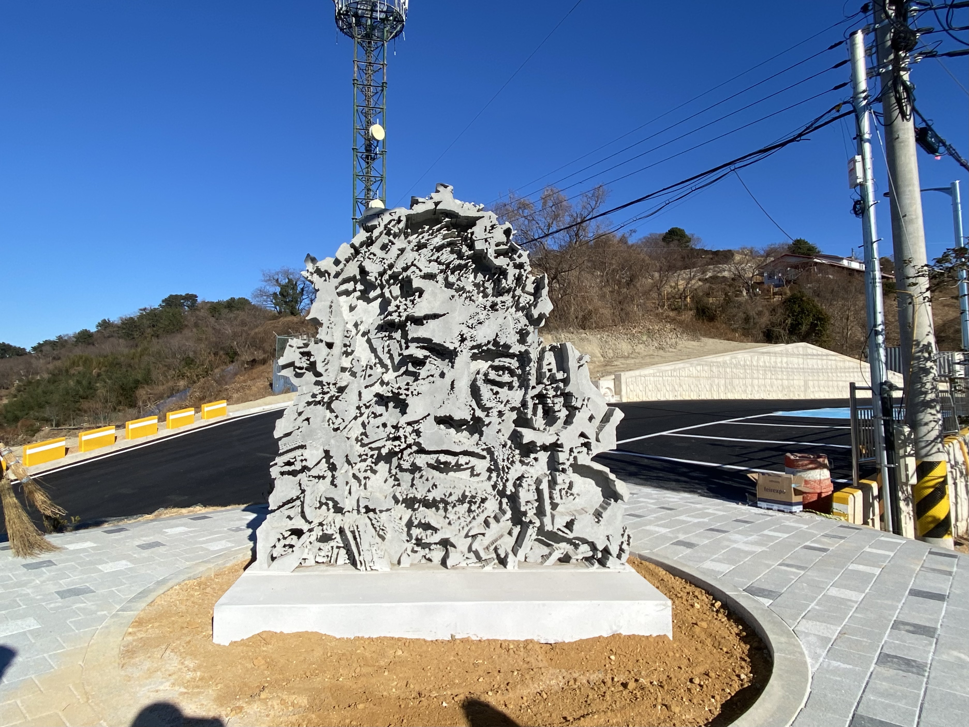 경남 통영 당포항에 설치된 포르투갈인 남성상 기념물 