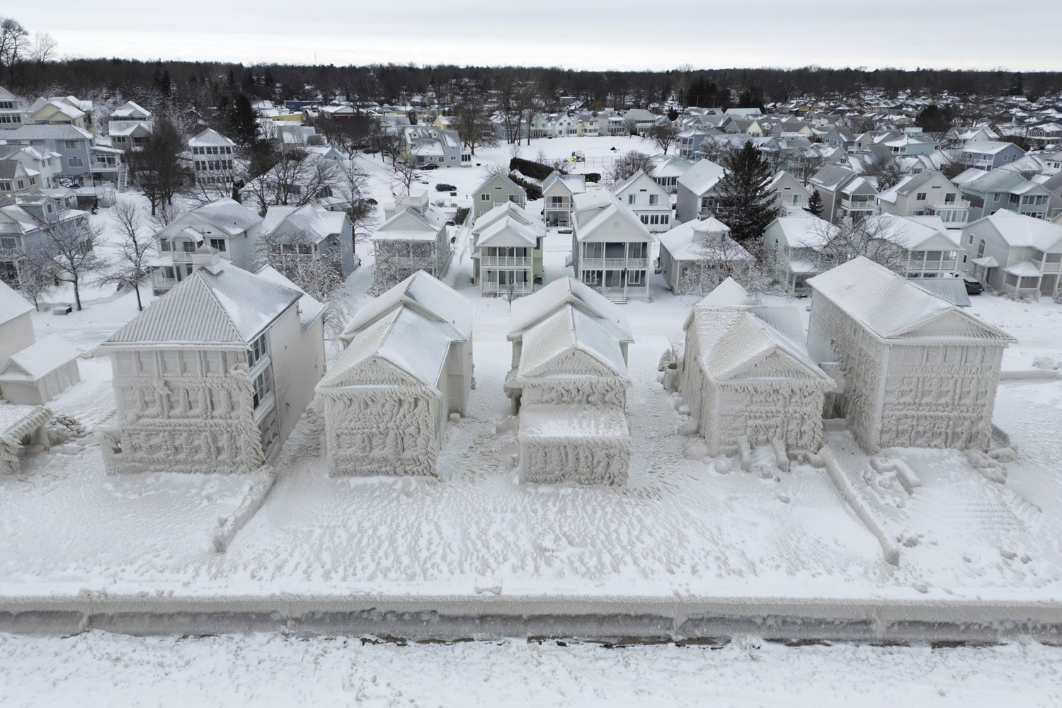 美 눈폭풍 여파에 ‘겨울왕국’ 돼버린 캐나다 주택들 / 사진=AP 연합뉴스