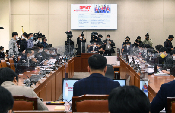 국회 ‘용산 이태원 참사 진상규명과 재발방지를 위한 국정조사 특별위원회’가 10일 재발 방지책 마련을 위한 전문가 공청회를 개최하고 있다. 도준석 기자