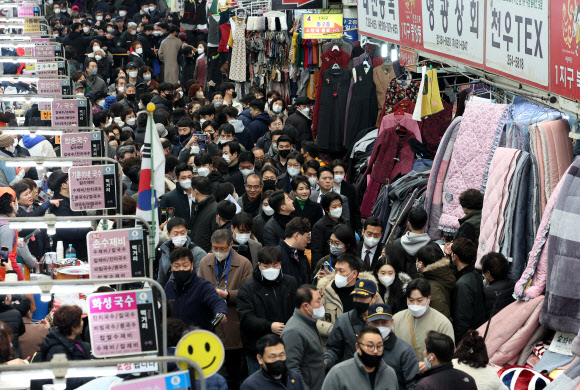 김건희 여사, 대구 서문시장 방문
