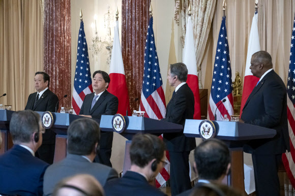 11일(현지시간) 미국 워싱턴DC 국무부 청사에서 열린 미일 외교안보 2+2 회담의 기자회견. AP