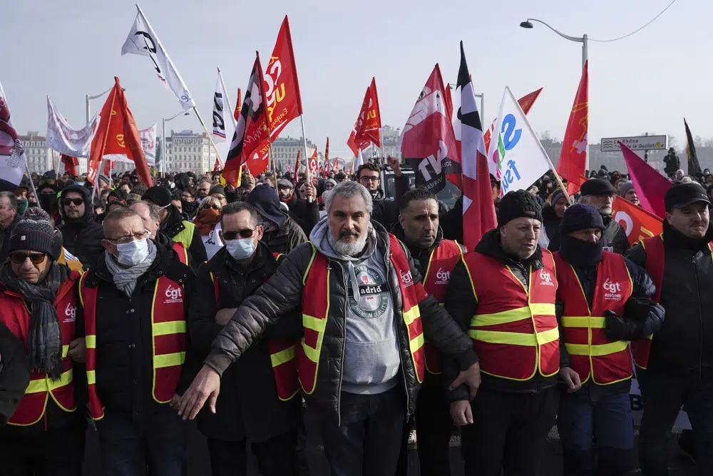 프랑스 노동총동맹(CGT) 조합원들이 지난 2020년 1월 24일 연금 개혁안에 반대해 리옹에서 시위를 벌이고 있다. 리옹 AP
