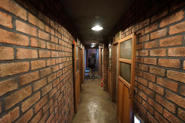 구로공단 노동자생활체험관 금천 순이의 집에 재현된 벌집. 서울신문 DB