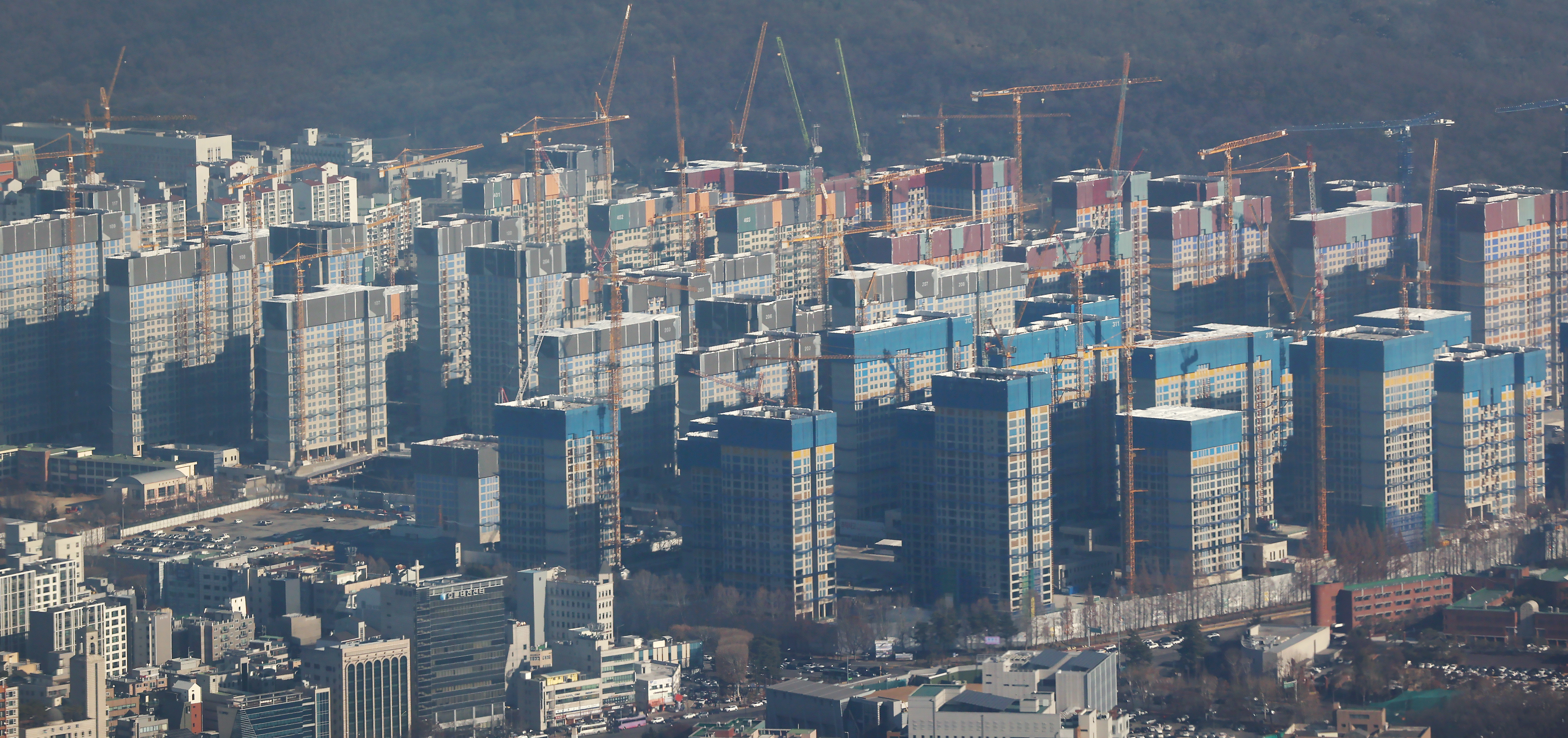 강남 3구·용산 빼고 부동산 규제지역·분양가상한제 전면 해제