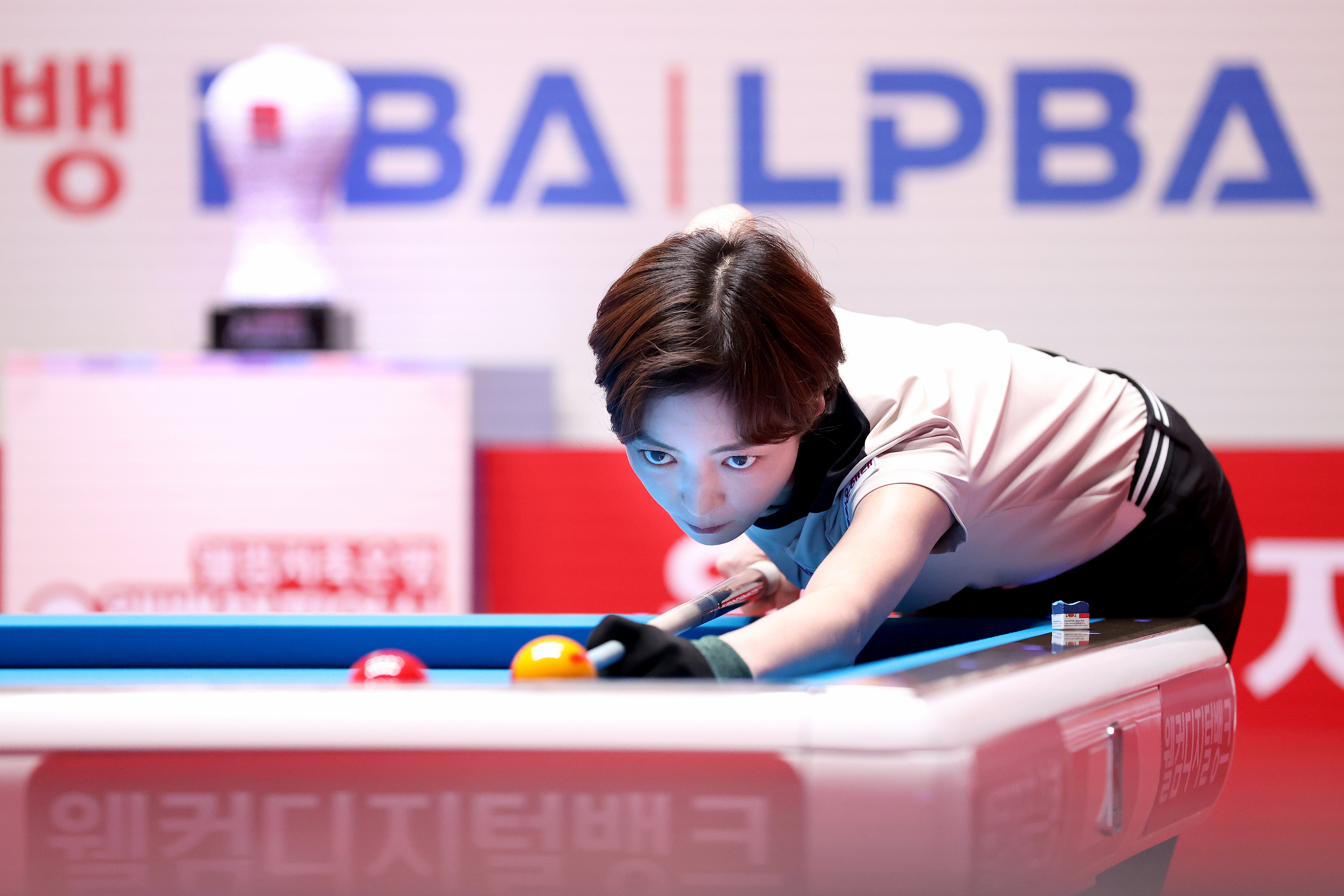 임정숙이 23일 LPBA 투어 웰뱅챔피언십 결승에서 목적구를 조준하고 있다. [LPBA 제공]