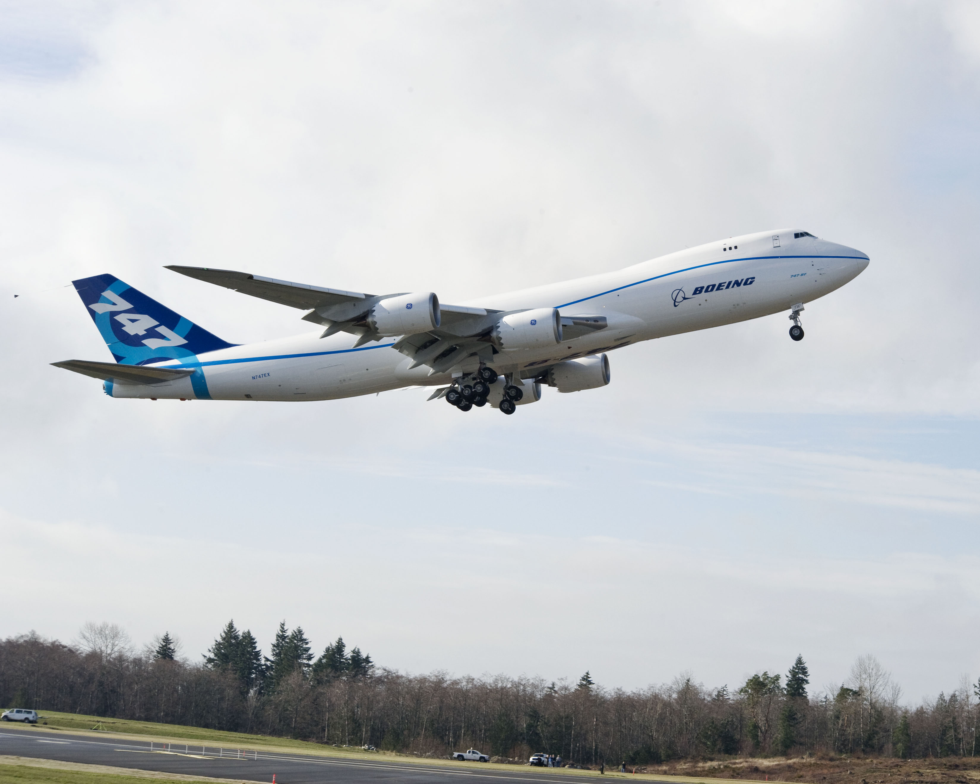 최초 비행에 성공한 보잉 747-8. 보잉사 제공.