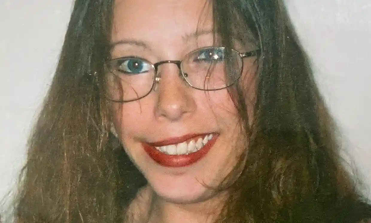 조현병을 앓다 집에서 사망한지 3년만에 발견된 로라 윈햄. 영국 언론 캡처