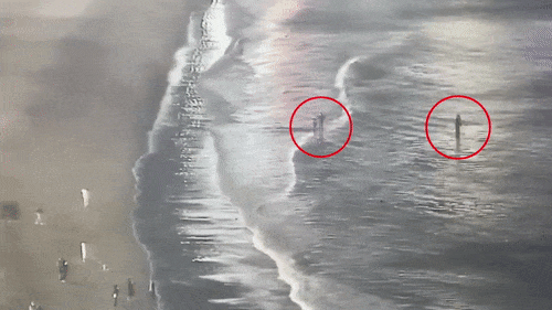 광안리 바다에 들어간 모녀…경찰이 구조  부산경찰청 제공