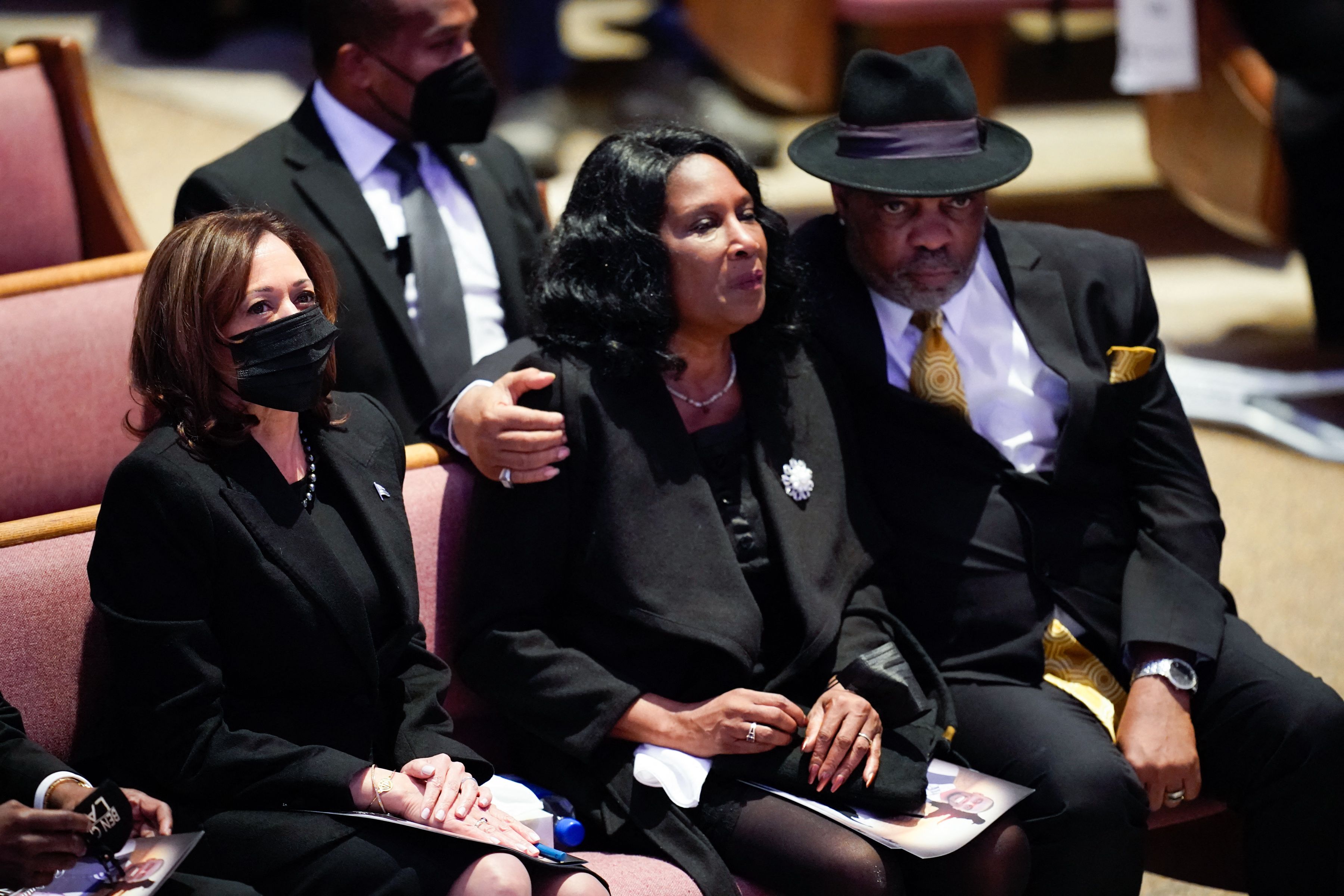 美경찰 폭행에 숨진 흑인 장례식 참석한 해리스