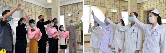 북한 입장을 대변하는 재일본조선인총연합회 기관지 조선신보는 3일 북한의 ‘다둥이’ 가정이 국가의 많은 혜택을 받고 있다고 홍보했다. 사진은 2021년 5월 평양산원에서 태어난 513번째 세쌍둥이들과 아기들을 돌봐준 의료진들. 2023.2.3. 평양 조선신보=연합뉴스