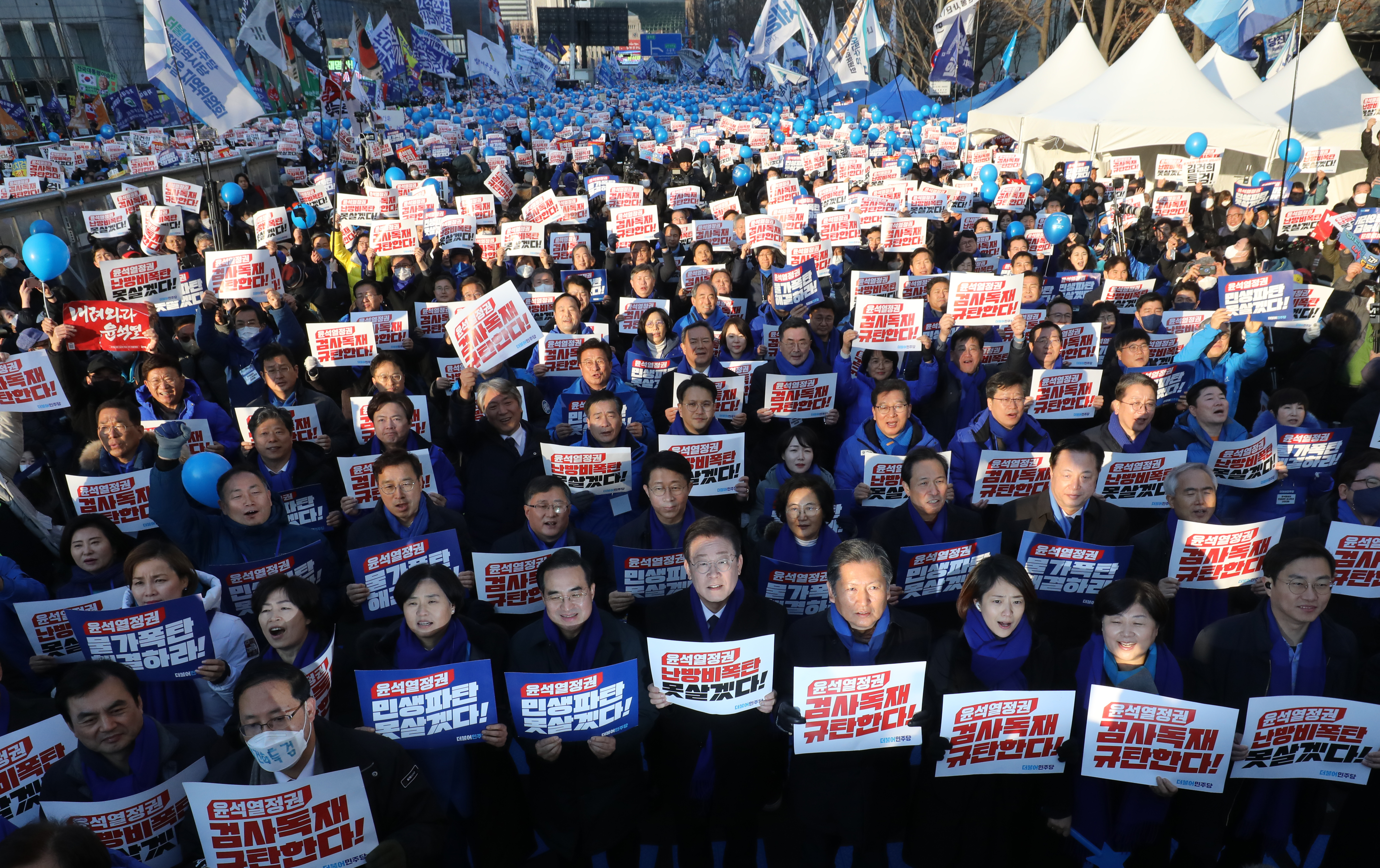 민주당 장외집회 ‘민생파탄 못살겠다’