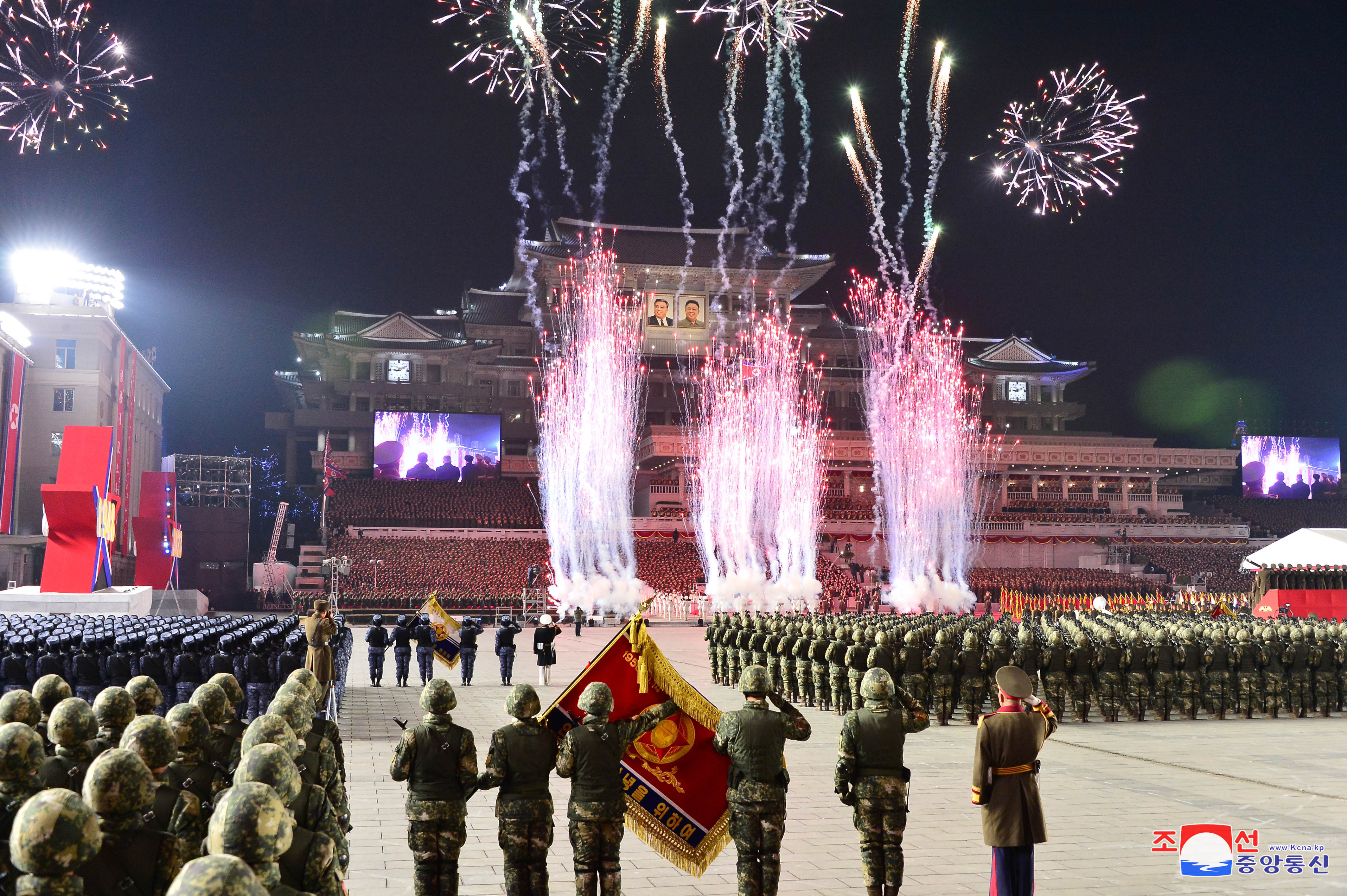 북한, ‘건군절 75주년’ 야간열병식 개최