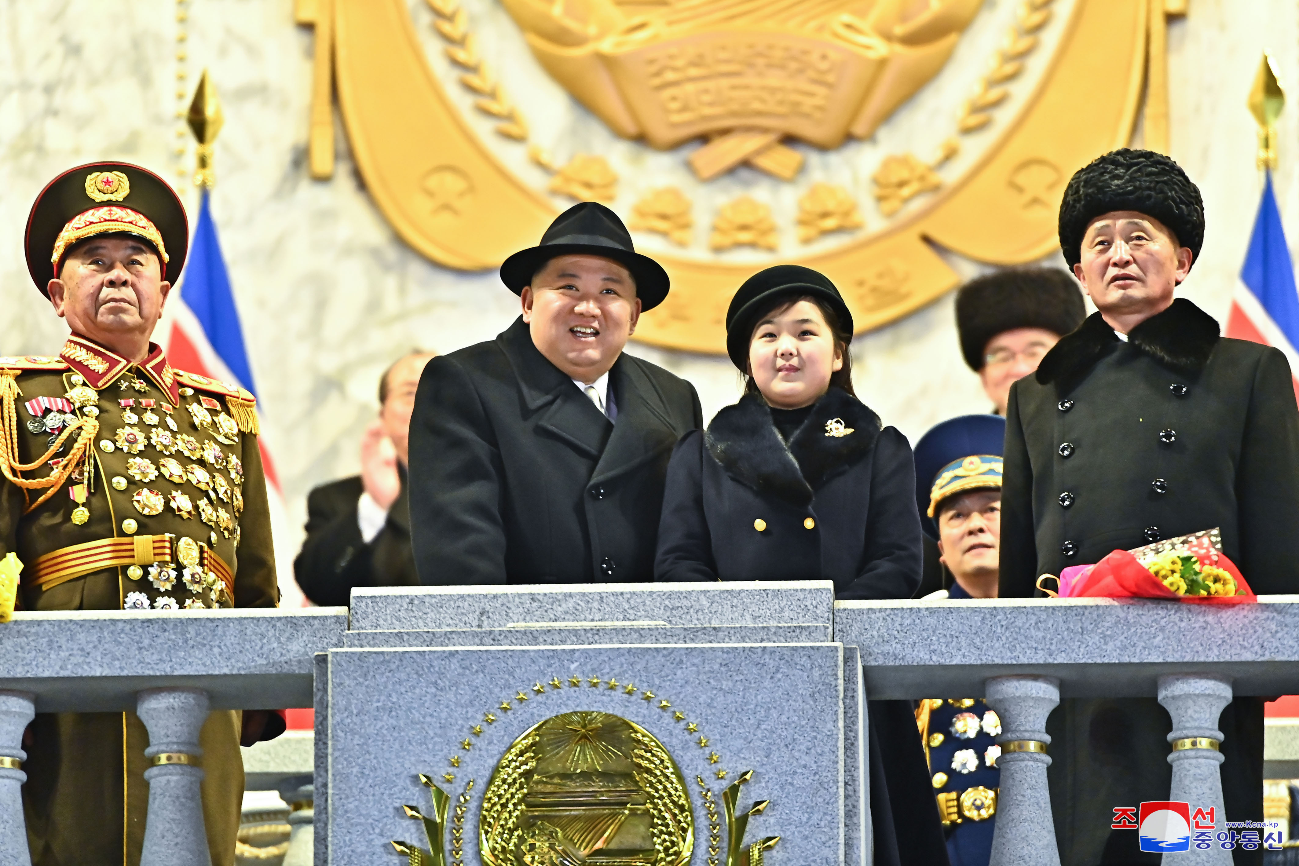 북한, ‘건군절 75주년’ 야간열병식 개최