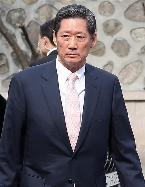 정몽윤 현대해상화재보험 회장이 11일 오후 서울 중구 정동제일교회에서 열린 정몽규 HDC그룹 회장의 장남 정준선 카이스트 교수의 결혼식에 참석하고 있다. 2023.2.11. 뉴스1